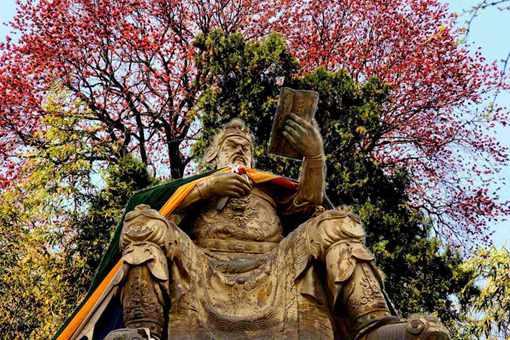 关羽的雕像为什么闭着眼?如果睁眼会怎样?