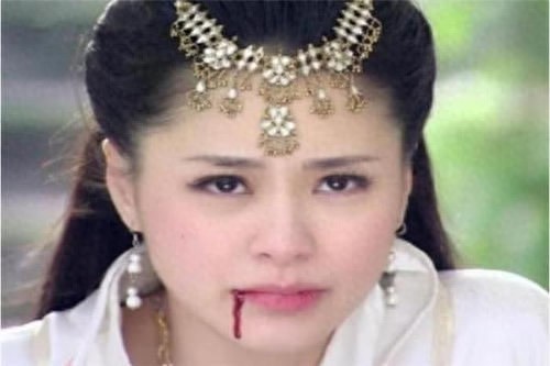 古装剧种女星吐血照，个个都好看，看到baby莫名想笑