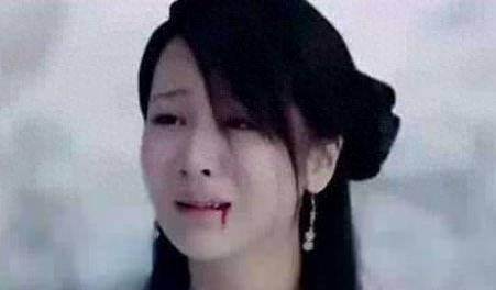 古装剧种女星吐血照，个个都好看，看到baby莫名想笑