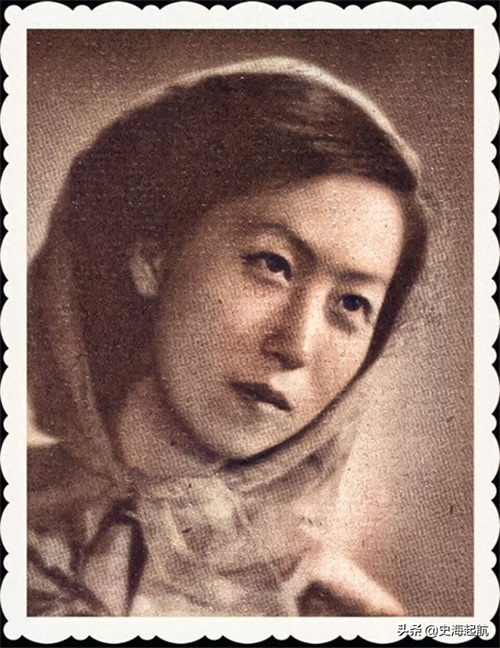 老照片：民国才女张爱玲，才貌双全，图4是张爱玲和她父亲的合影