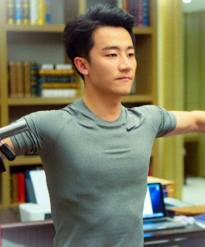 职场剧《亲爱的翻译官》热播，杨幂、黄轩被赞很符合原著