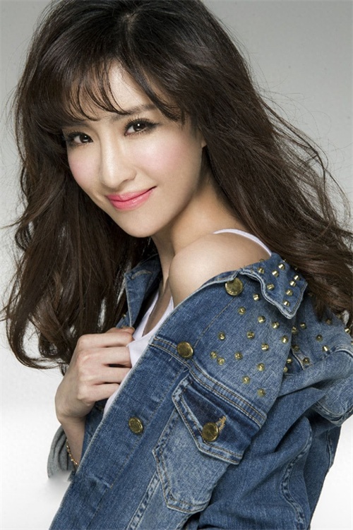 马晓灿性格直爽，大大咧咧，是剧组里的开心果