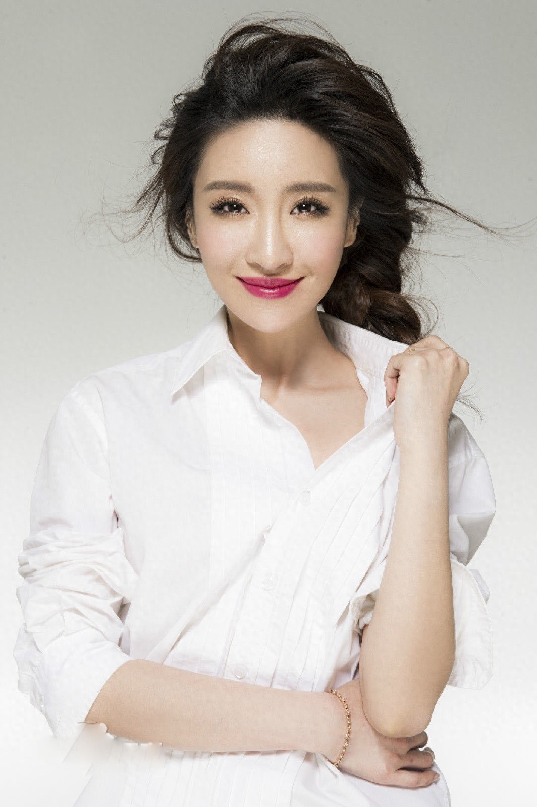 马晓灿性格直爽，大大咧咧，是剧组里的开心果