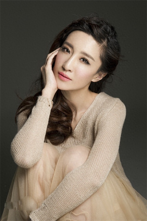 马晓灿性格直爽，大大咧咧，是剧组里的开心果