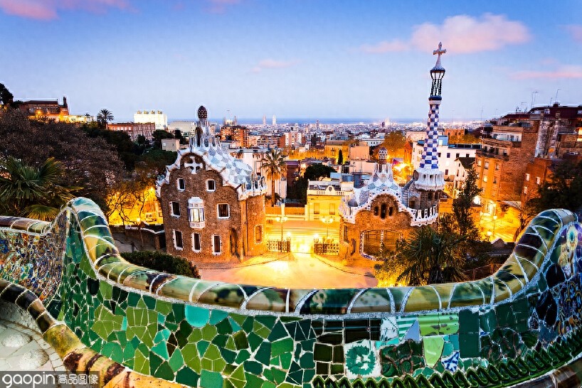 建筑欣赏｜高迪建筑，巴塞罗那建筑史上最前卫、最疯狂的建筑艺术