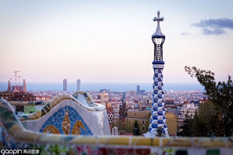 建筑欣赏｜高迪建筑，巴塞罗那建筑史上最前卫、最疯狂的建筑艺术