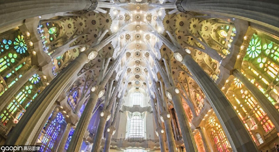 建筑欣赏｜高迪建筑，巴塞罗那建筑史上最前卫、最疯狂的建筑艺术