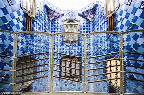 建筑欣赏｜高迪建筑，巴塞罗那建筑史上最前卫、最疯狂的建筑艺术