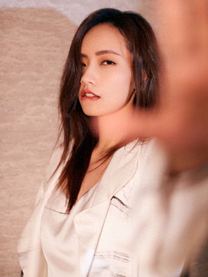 快女歌手刘惜君性感狂野的大美形象