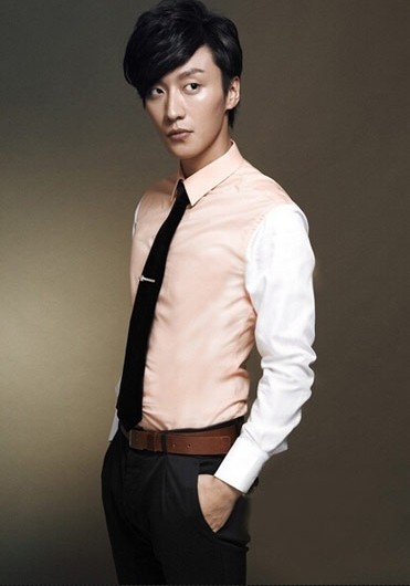 乔任梁帅气照片回顾，盘点那些经典的帅气瞬间