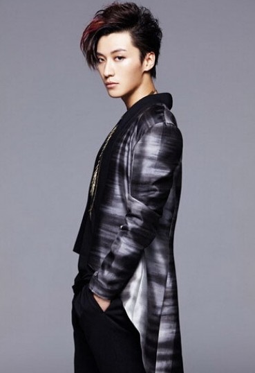 乔任梁帅气照片回顾，盘点那些经典的帅气瞬间