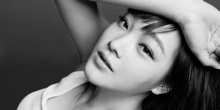 她是吴彦祖深爱的“虞姬”，《芈月传》的魏美人，真实纯美