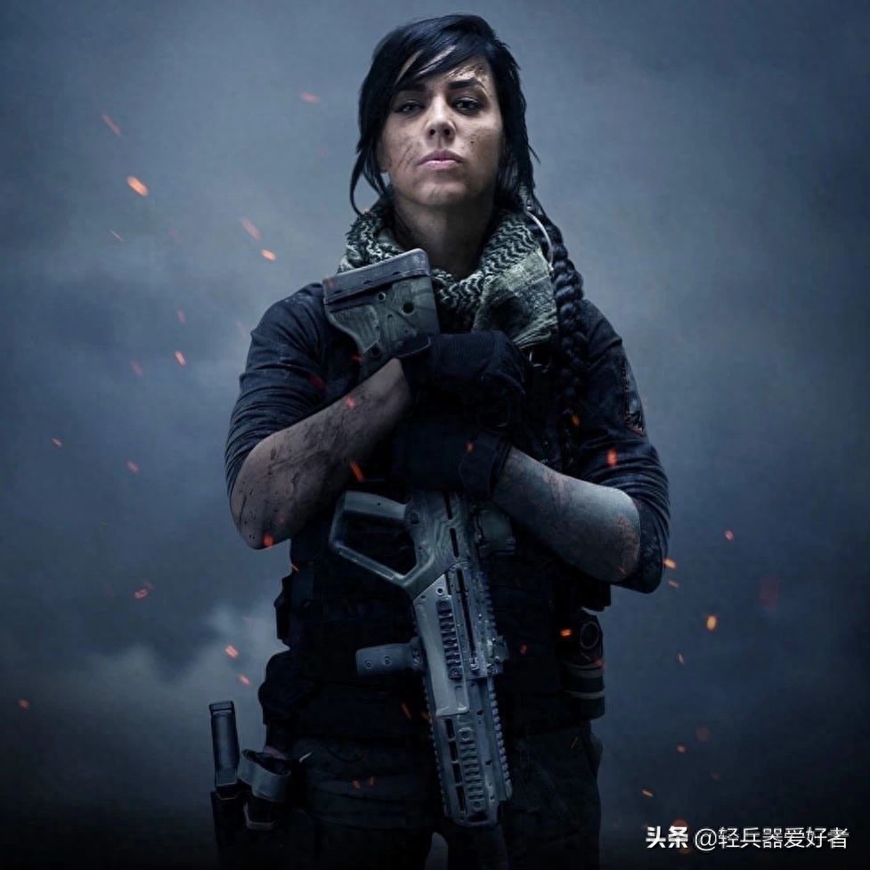 火辣的“玛拉”原型！武器美女，现实比《使命召唤》身材更火辣