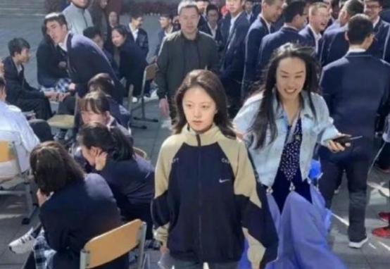 赵今麦二中校庆主持（星圈学霸赵今麦）(8)