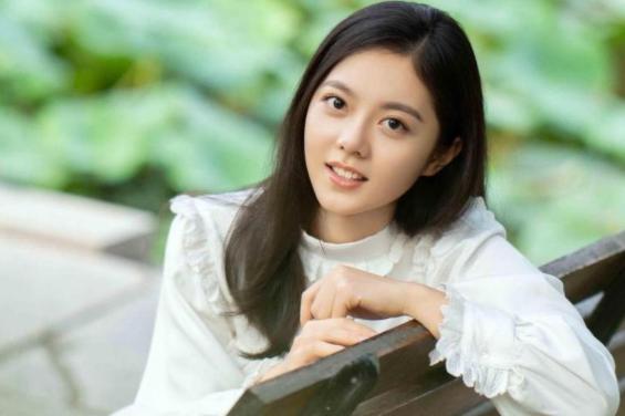 赵今麦二中校庆主持（星圈学霸赵今麦）(1)