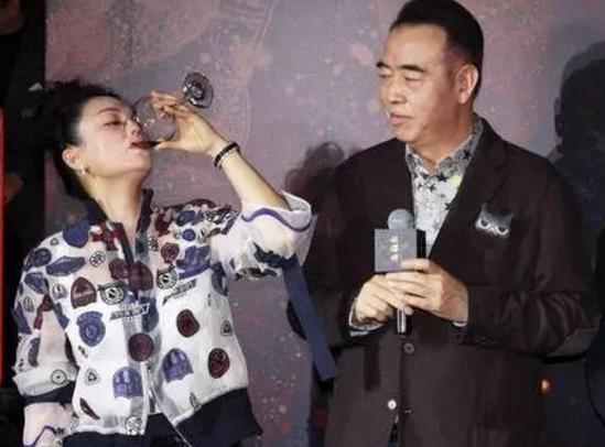 陈凯歌和陈红之间的关系是什么样的？