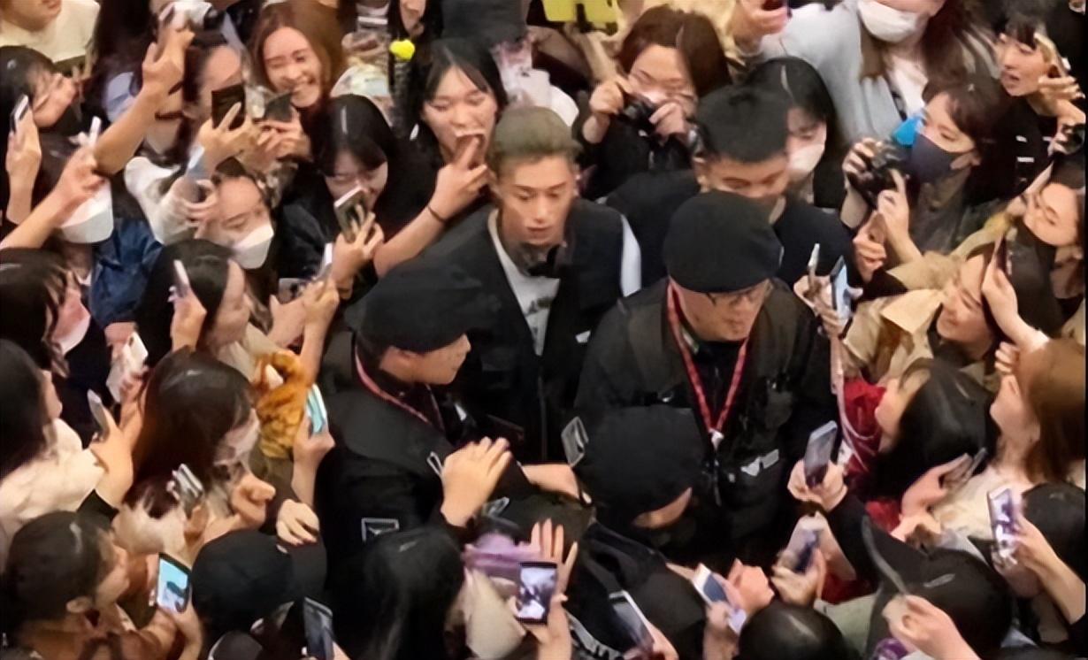 王鹤棣个人资料简介及家世（“脸蛋天才”王鹤棣：19岁让韩国机场瘫痪，他究竟能有多帅？）