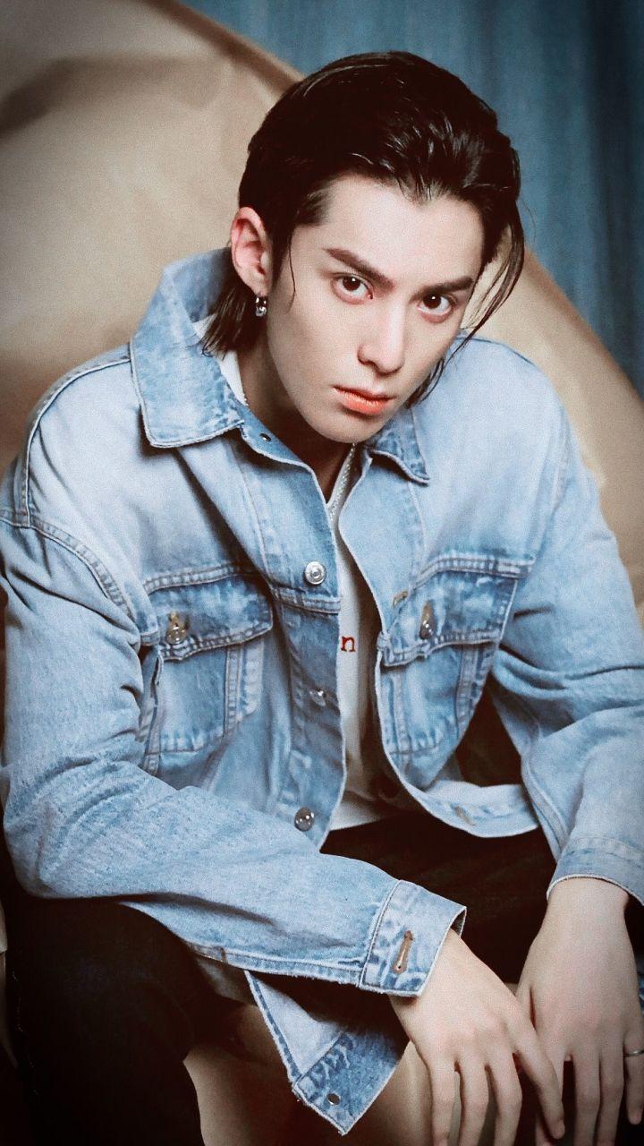 王鹤棣个人资料简介及家世（“脸蛋天才”王鹤棣：19岁让韩国机场瘫痪，他究竟能有多帅？）