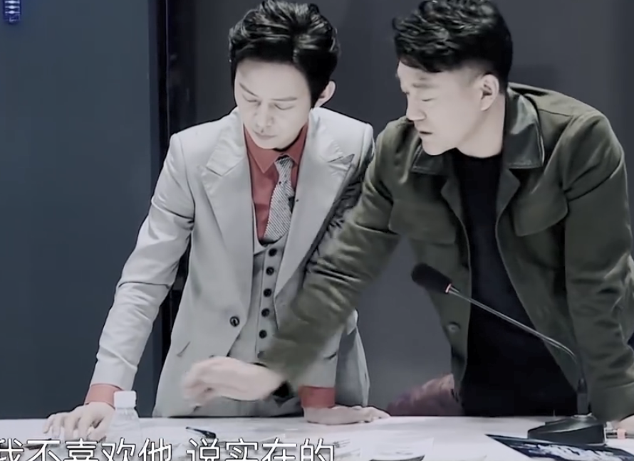 王鹤棣个人资料简介及家世（“脸蛋天才”王鹤棣：19岁让韩国机场瘫痪，他究竟能有多帅？）