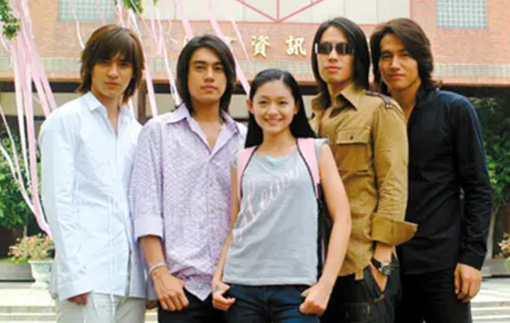 王鹤棣个人资料简介及家世（“脸蛋天才”王鹤棣：19岁让韩国机场瘫痪，他究竟能有多帅？）