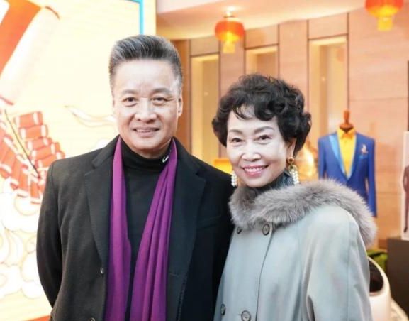 好男人阎维文：陪妻子抗癌33年，女儿嫁进名门，亲家比他还厉害