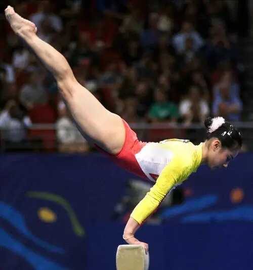 刘璇36岁嫁穷小伙(体操皇后刘璇婚后怎样)