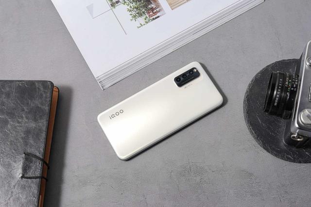 一千元以内性价比最高的手机推荐 一千元也能买到好手机(3)