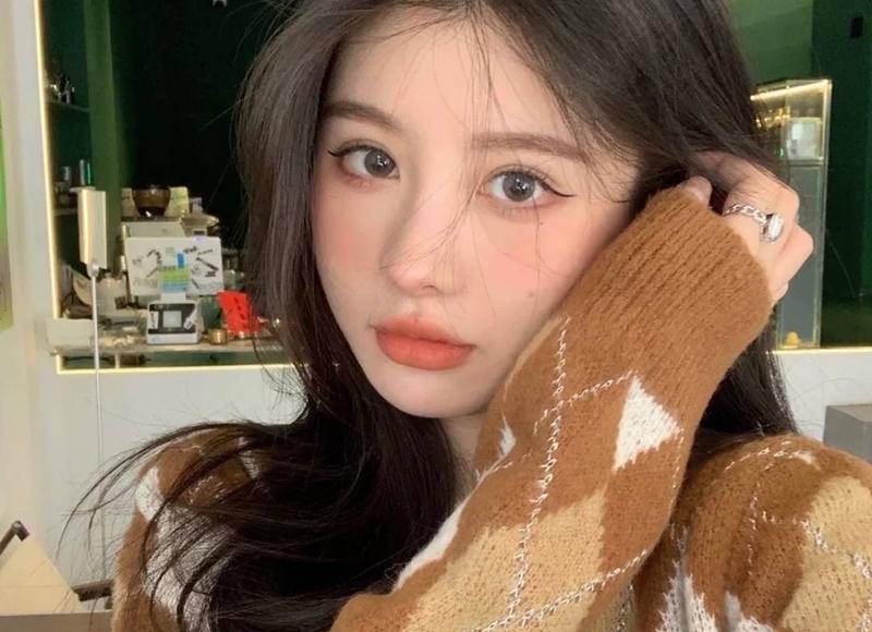 怎么跟不认识的妹子搭讪？三招搭讪技巧让女生瞬间给你微信！(怎么和不认识的女孩子搭讪要微信)