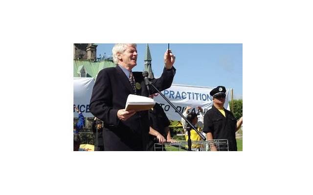  情感文案丨如果你站在流言蜚语的顶端，那我就做好了与世界为敌的准备