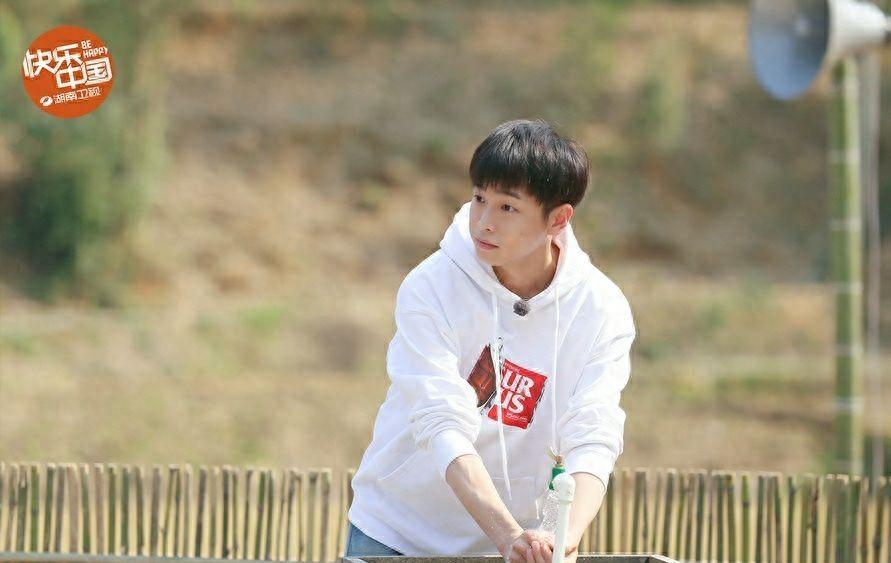 《向往的生活》第二季中新面孔“彭彭”是如何 作为常驻嘉宾的呢？