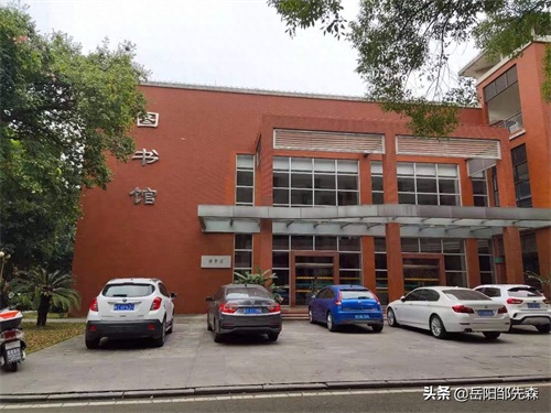 能进来这里的都是精英或人才，中山最好的高中“中山市纪念中学”