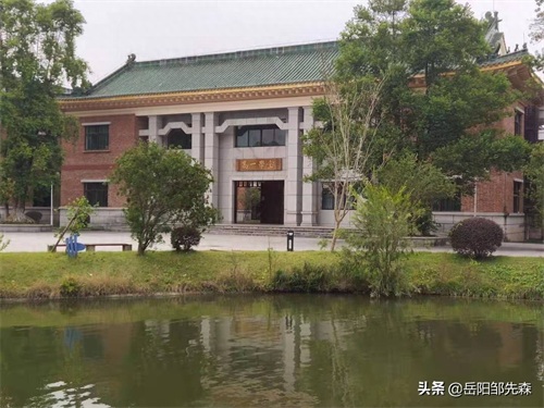 能进来这里的都是精英或人才，中山最好的高中“中山市纪念中学”