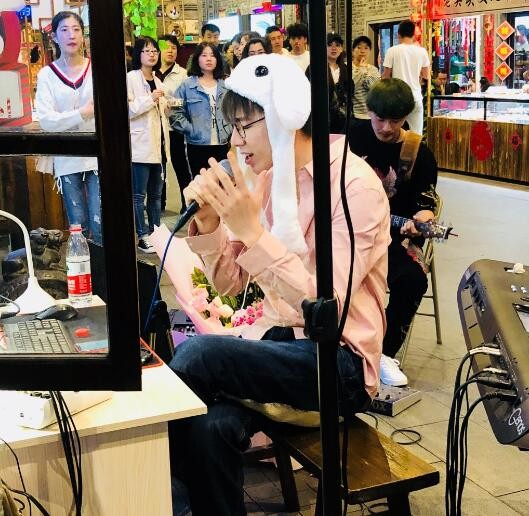 为什么小洲只是火了那么一小段时间 小洲进阶大主播却半路蹦出个文儿