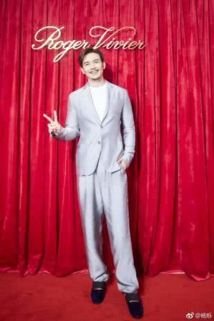 杨烁出轨第二弹?聊天截图再曝光用经纪人名字开房