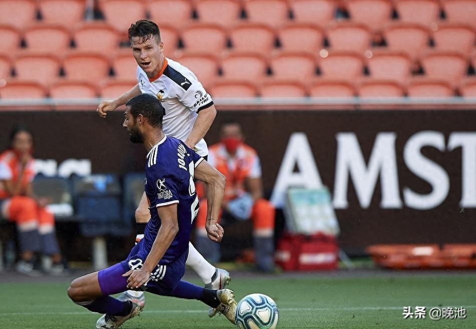 戈麦斯+李康仁进球，瓦伦西亚2比1巴拉多利德，结束西甲5轮不胜