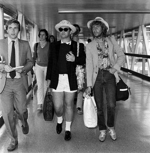 摇滚乐坛常青树艾尔顿·约翰的多棱镜人生,从机场老照片可见一斑