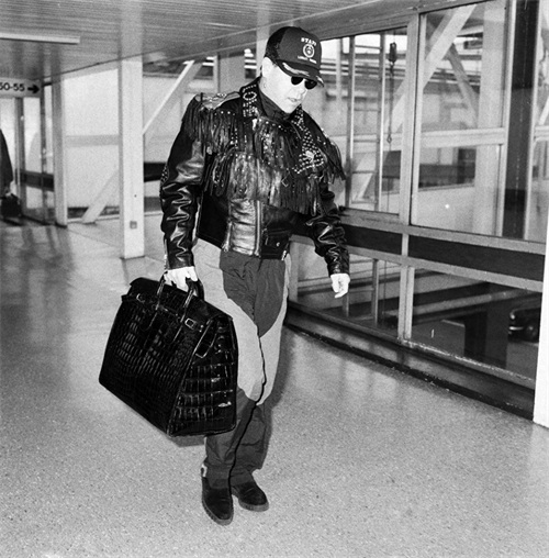 摇滚乐坛常青树艾尔顿·约翰的多棱镜人生,从机场老照片可见一斑