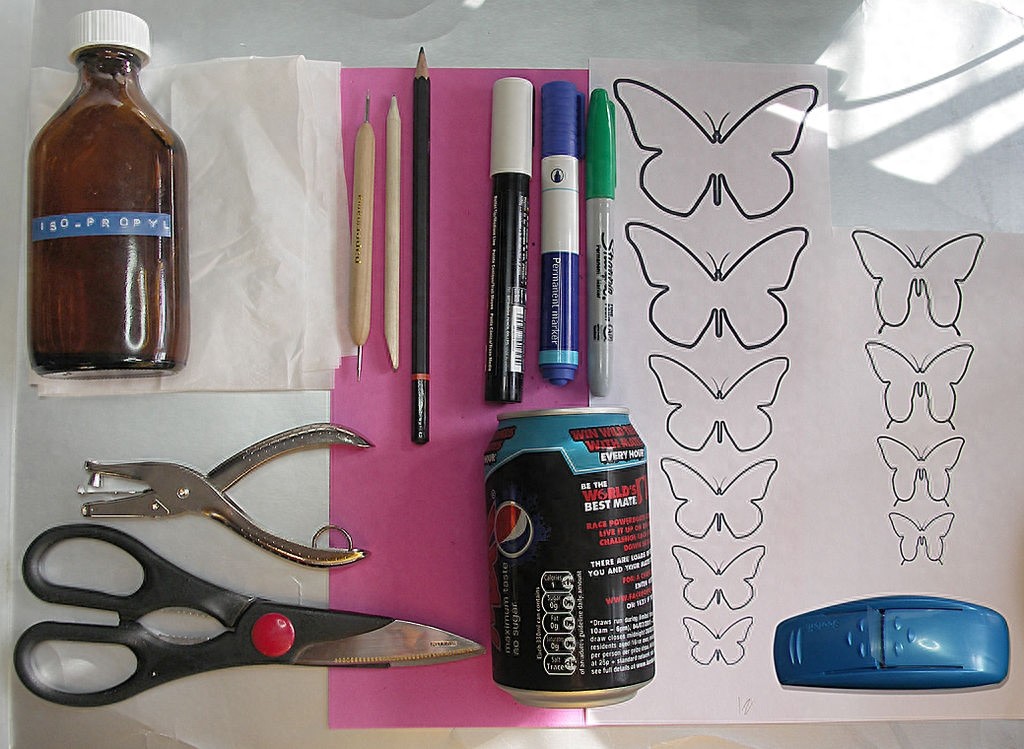 空的易拉罐别扔了,网友教你把它改造成一只栩栩如生的蝴蝶