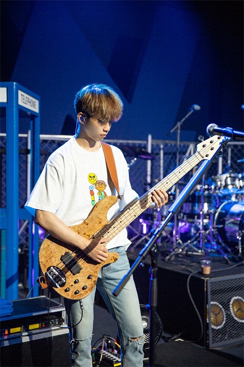 N.Flying 网上演唱会是第一次吧?