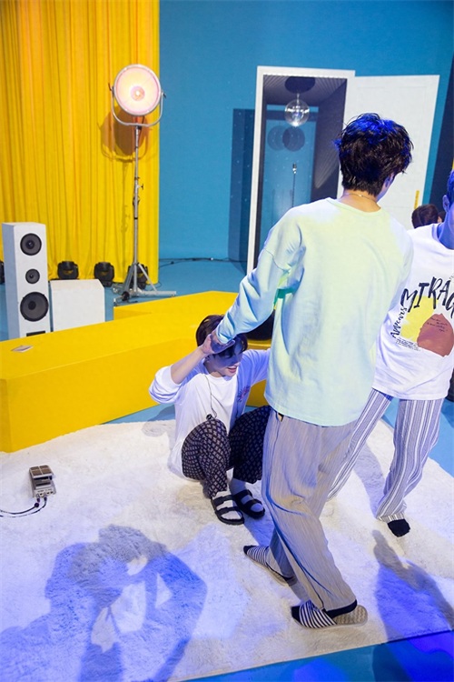 N.Flying 网上演唱会是第一次吧?