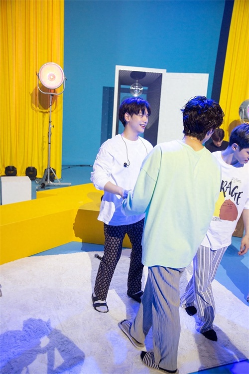 N.Flying 网上演唱会是第一次吧?