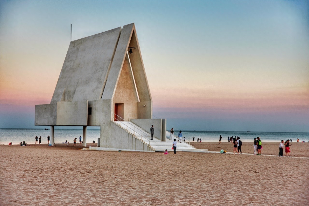 阿那亚礼堂您去过吗？这里风景很好，适合拍照，还有海鲜和美酒