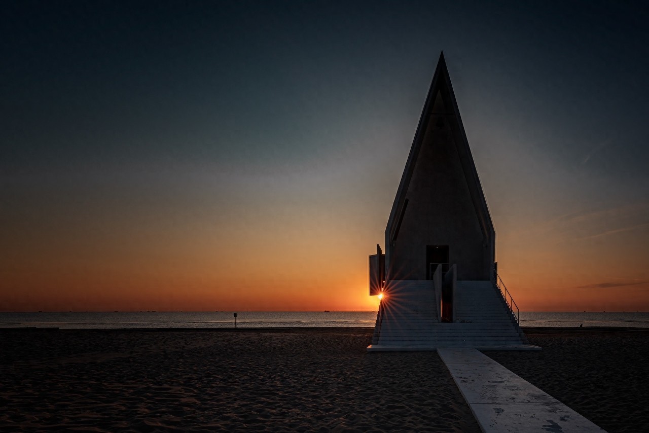 阿那亚礼堂您去过吗？这里风景很好，适合拍照，还有海鲜和美酒