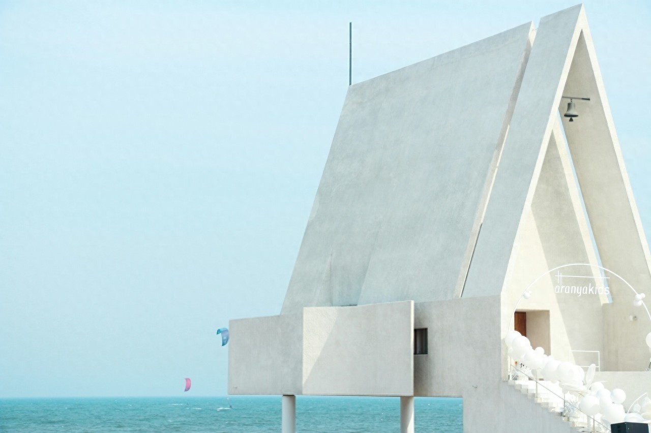 阿那亚礼堂您去过吗？这里风景很好，适合拍照，还有海鲜和美酒