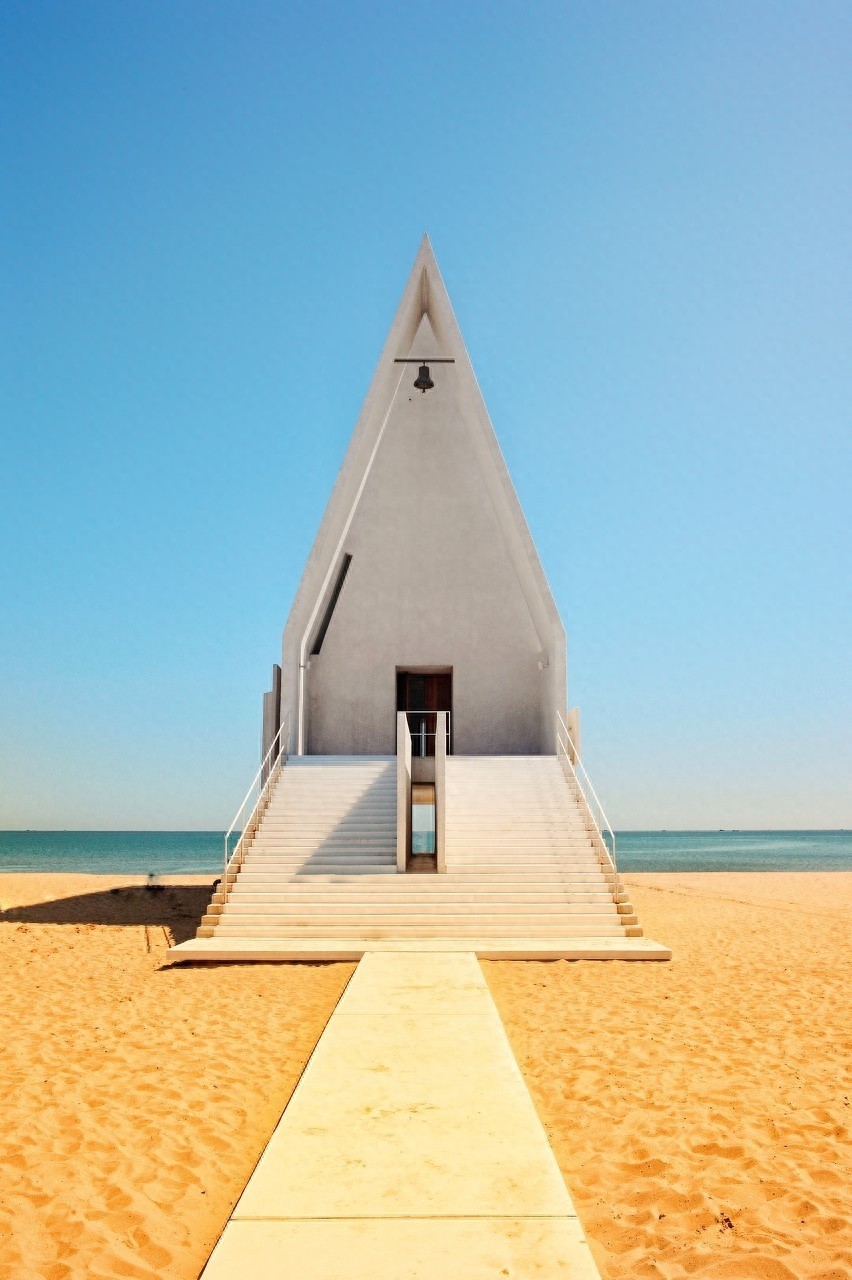 阿那亚礼堂您去过吗？这里风景很好，适合拍照，还有海鲜和美酒