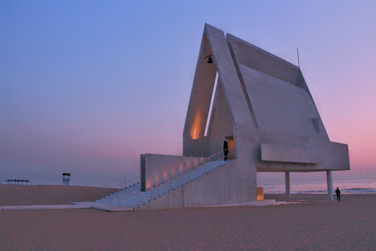 阿那亚礼堂您去过吗？这里风景很好，适合拍照，还有海鲜和美酒