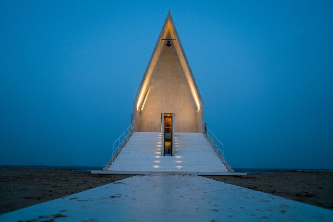 阿那亚礼堂您去过吗？这里风景很好，适合拍照，还有海鲜和美酒