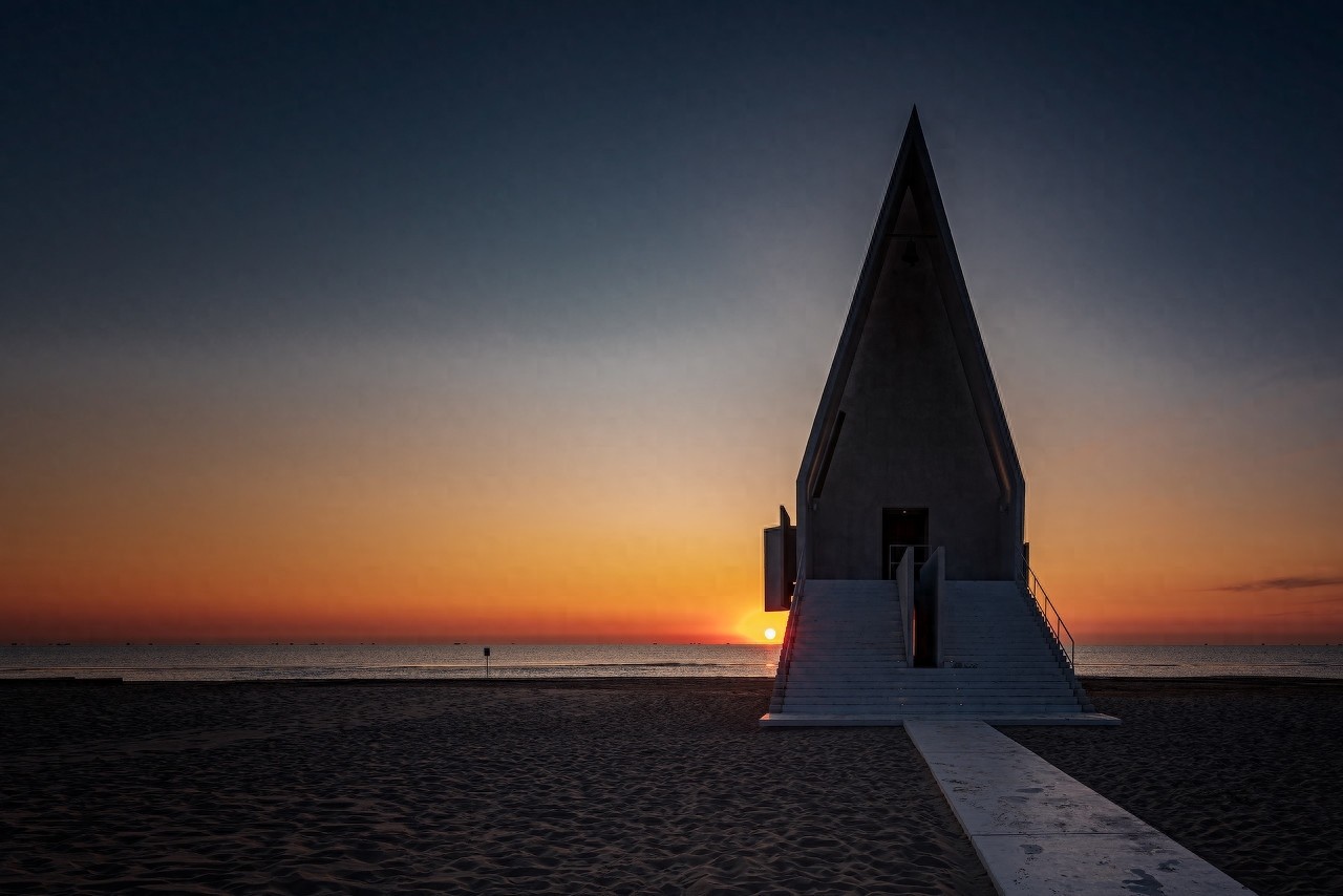 阿那亚礼堂您去过吗？这里风景很好，适合拍照，还有海鲜和美酒
