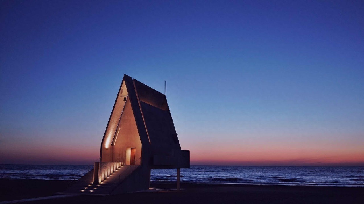 阿那亚礼堂您去过吗？这里风景很好，适合拍照，还有海鲜和美酒