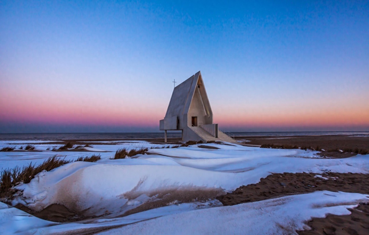 阿那亚礼堂您去过吗？这里风景很好，适合拍照，还有海鲜和美酒